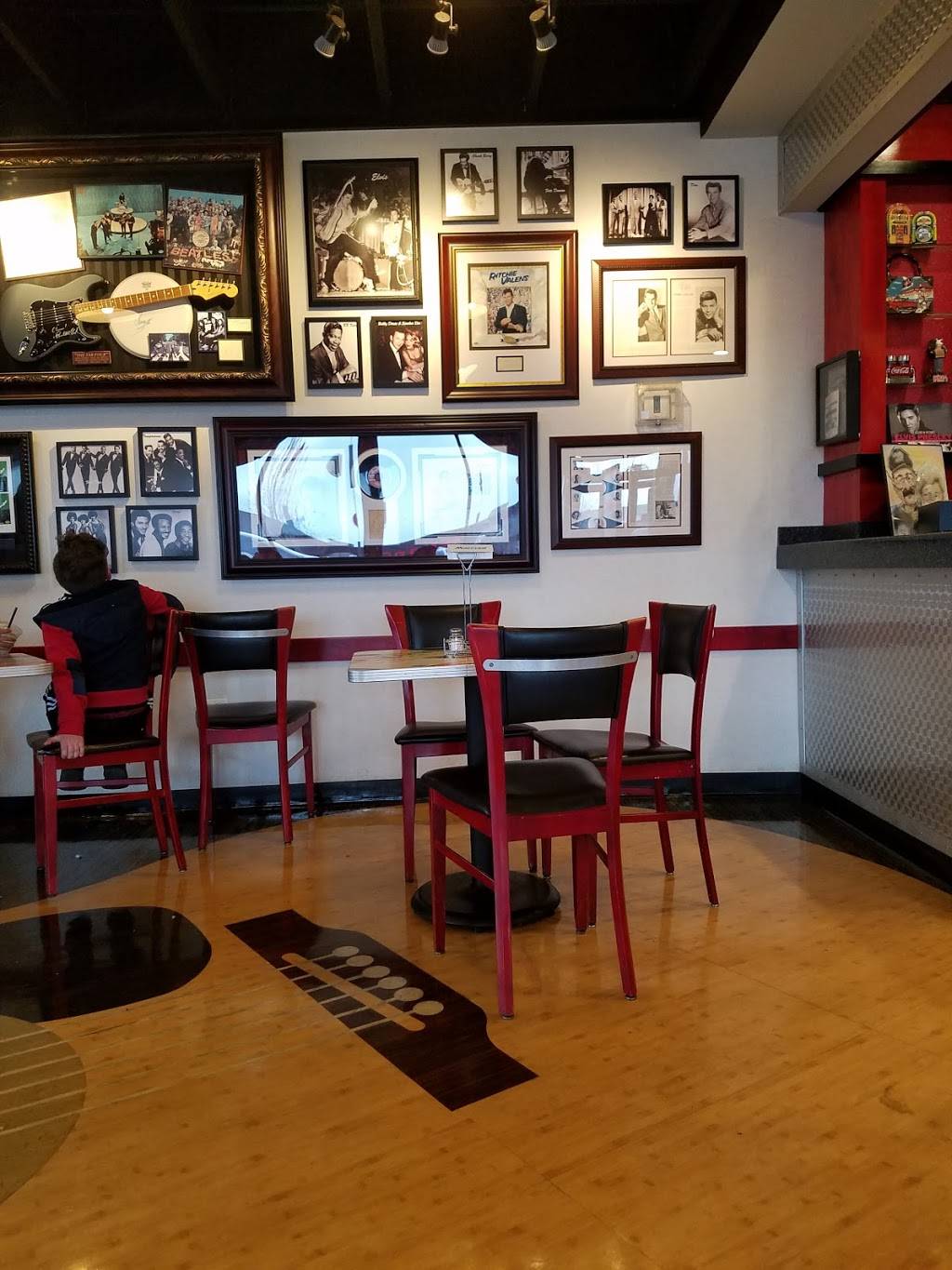 Augustinos Rock & Roll Deli and Grill of West Chicago | meal takeaway | 300 E N Ave, West Chicago, IL 60185, USA | 6302938602 OR +1 630-293-8602