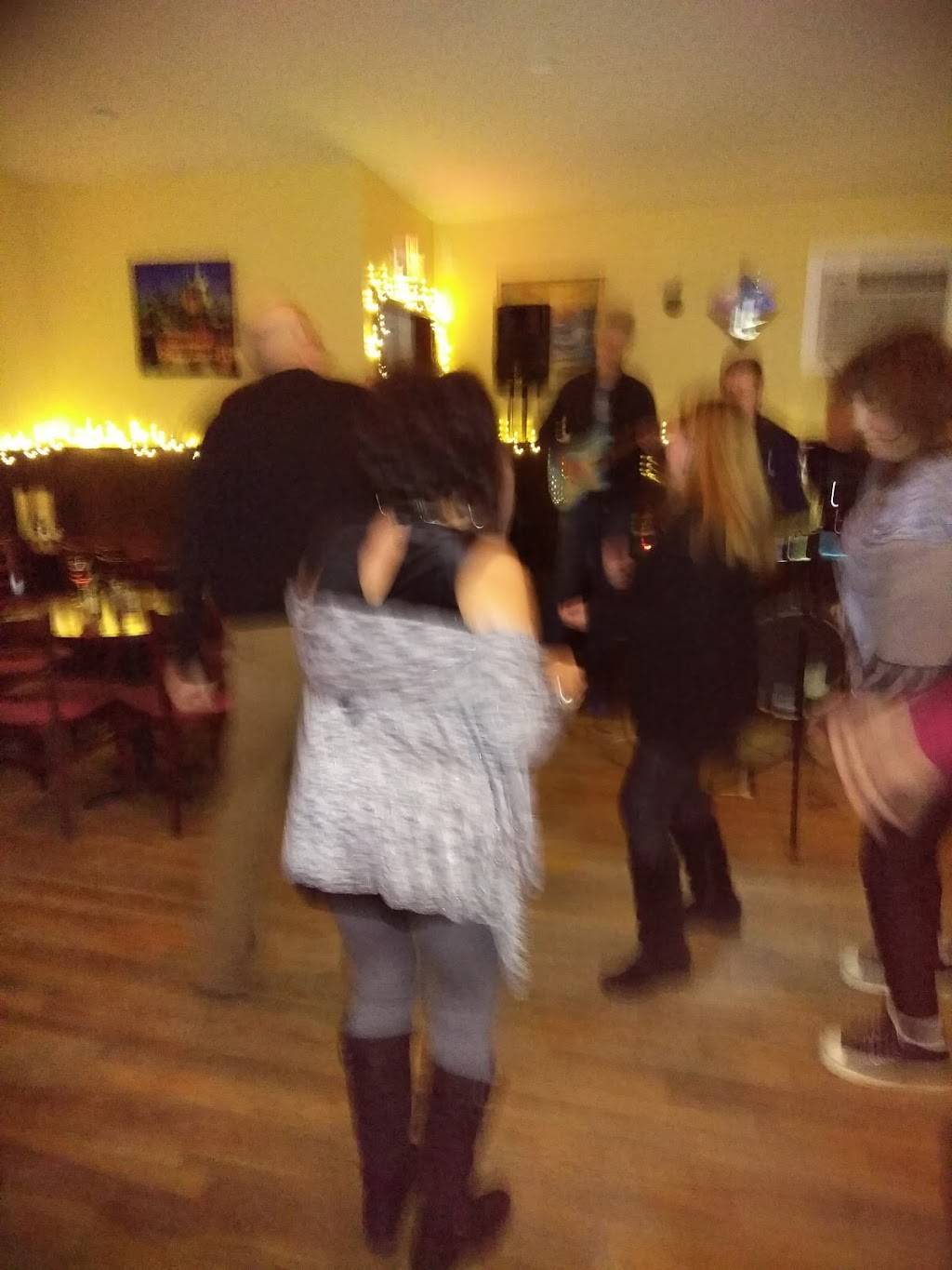 La Famiglia Bar & Grill | restaurant | 110 NY-311, Carmel Hamlet, NY 10512, USA | 8452284000 OR +1 845-228-4000