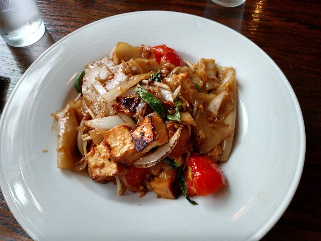 Gumrai Thai | restaurant | 170 N Arlington Heights Rd, Arlington Heights, IL 60004, USA | 8475901000 OR +1 847-590-1000