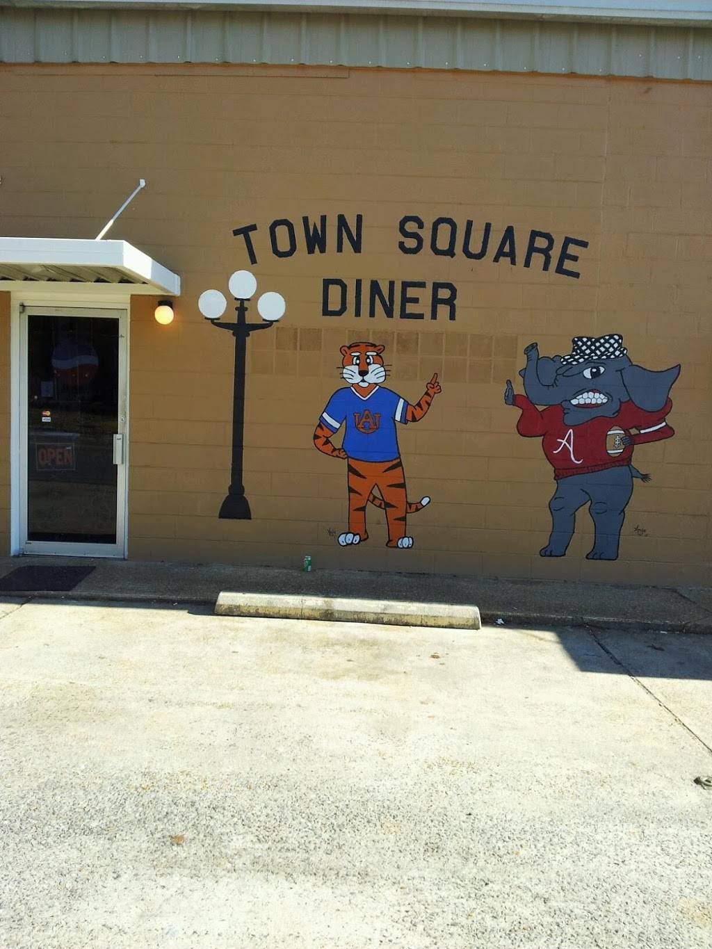 Town Square Diner | restaurant | 126 Reform St, Carrollton, AL 35447, USA | 2053678433 OR +1 205-367-8433