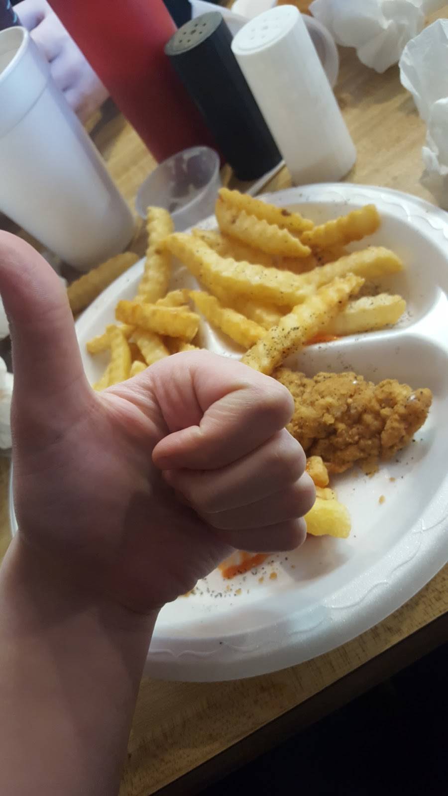 Petees Good Foods | restaurant | 101 N Main St, Travelers Rest, SC 29690, USA | 8648347315 OR +1 864-834-7315