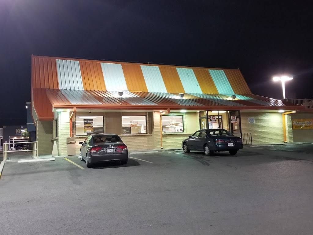 Whataburger | restaurant | 5270 Doniphan Dr, El Paso, TX 79932, USA | 9155843446 OR +1 915-584-3446