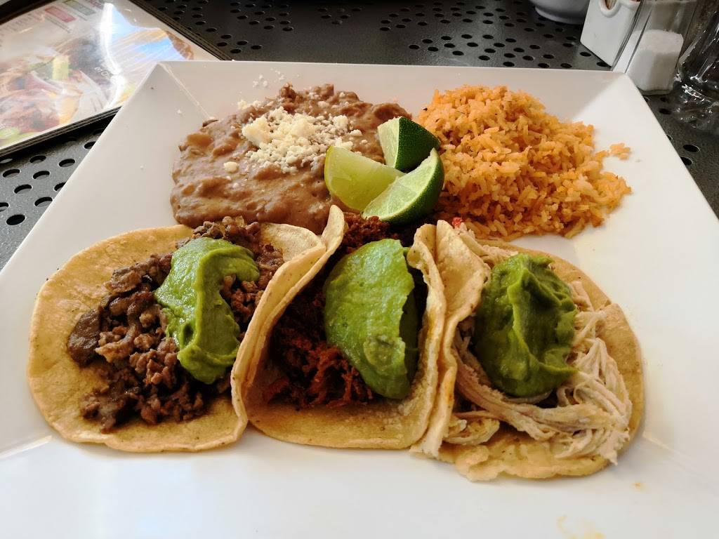 Los Chilaquiles | restaurant | 2015 Birch Rd, Chula Vista, CA 91915, USA | 6193975282 OR +1 619-397-5282