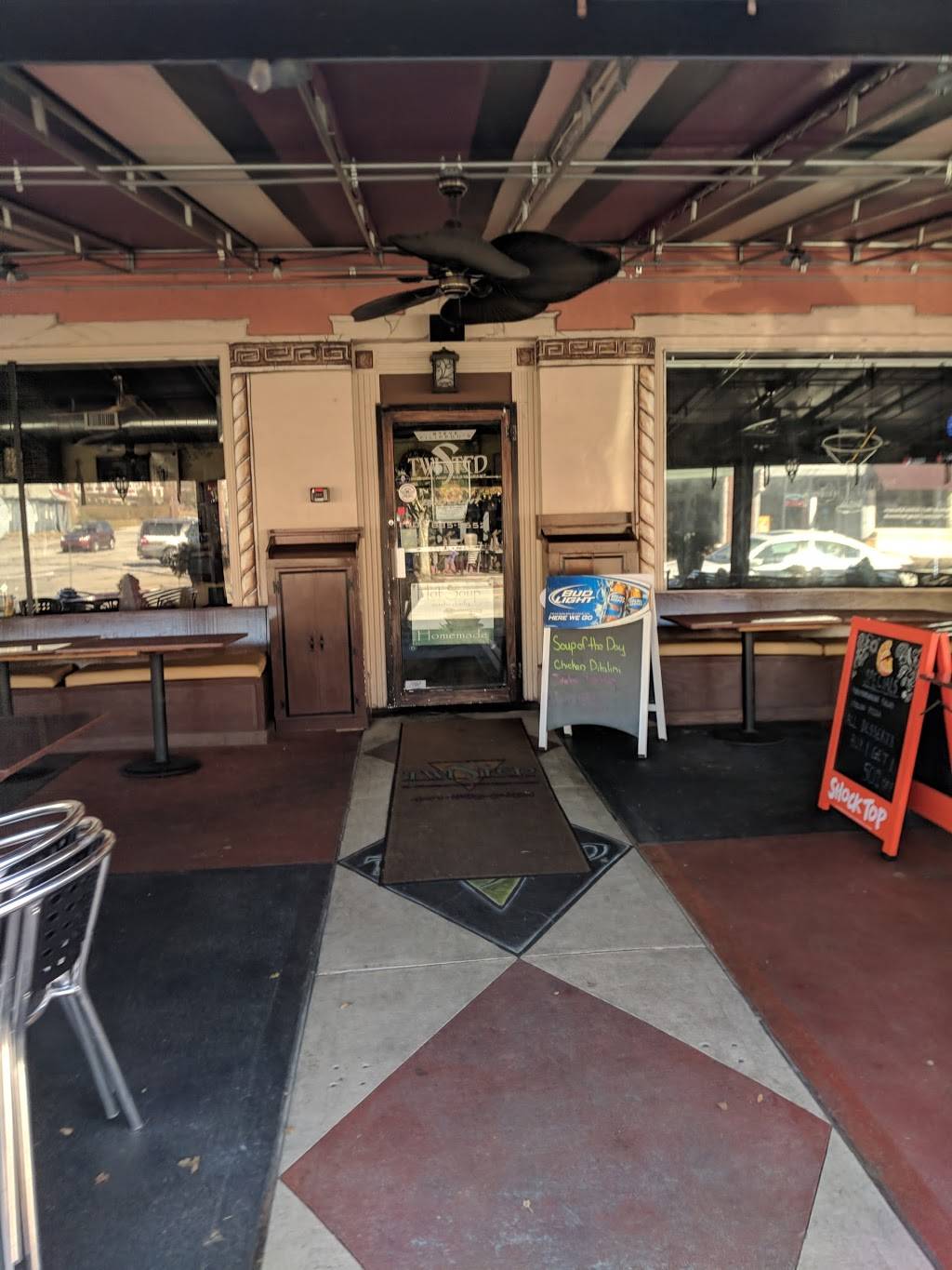 Steve Filippous Twisted Pizza Order Online | restaurant | 450 Main St, East Greenwich, RI 02818, USA | 4018855652 OR +1 401-885-5652