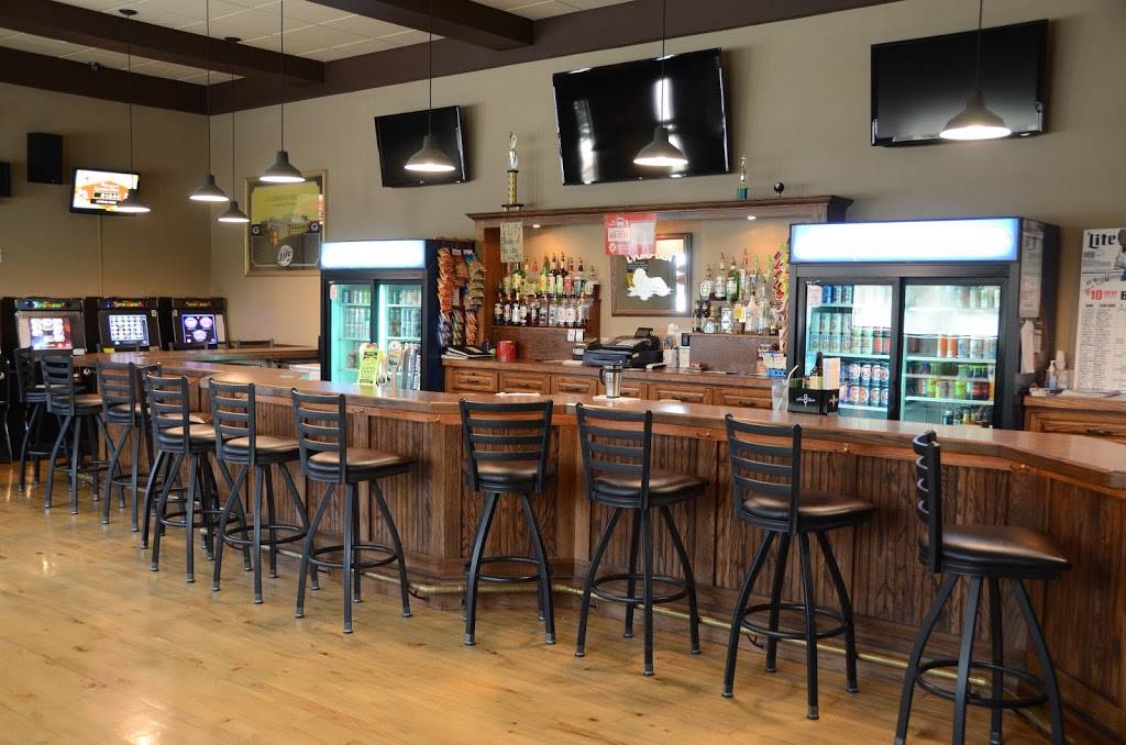 Lyons Den | restaurant | 760 W 6th Ave, Oshkosh, WI 54902, USA | 9206519630 OR +1 920-651-9630