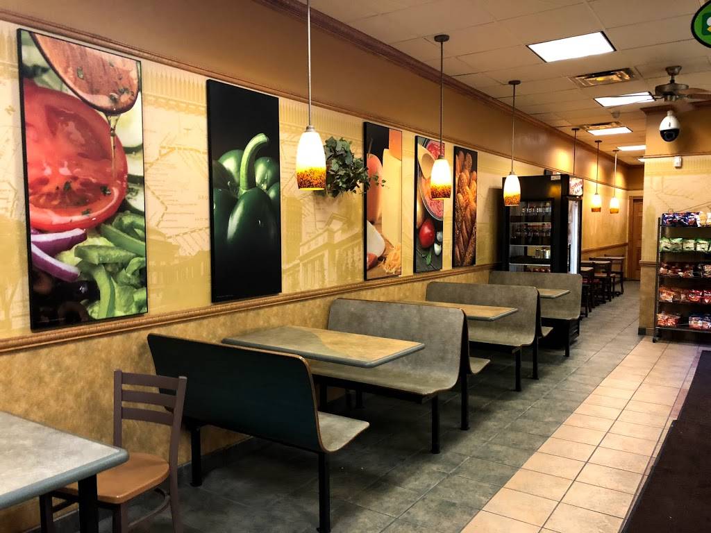 Subway Restaurants | restaurant | 35171 Grand River Ave, Farmington, MI 48335, USA | 2484717827 OR +1 248-471-7827