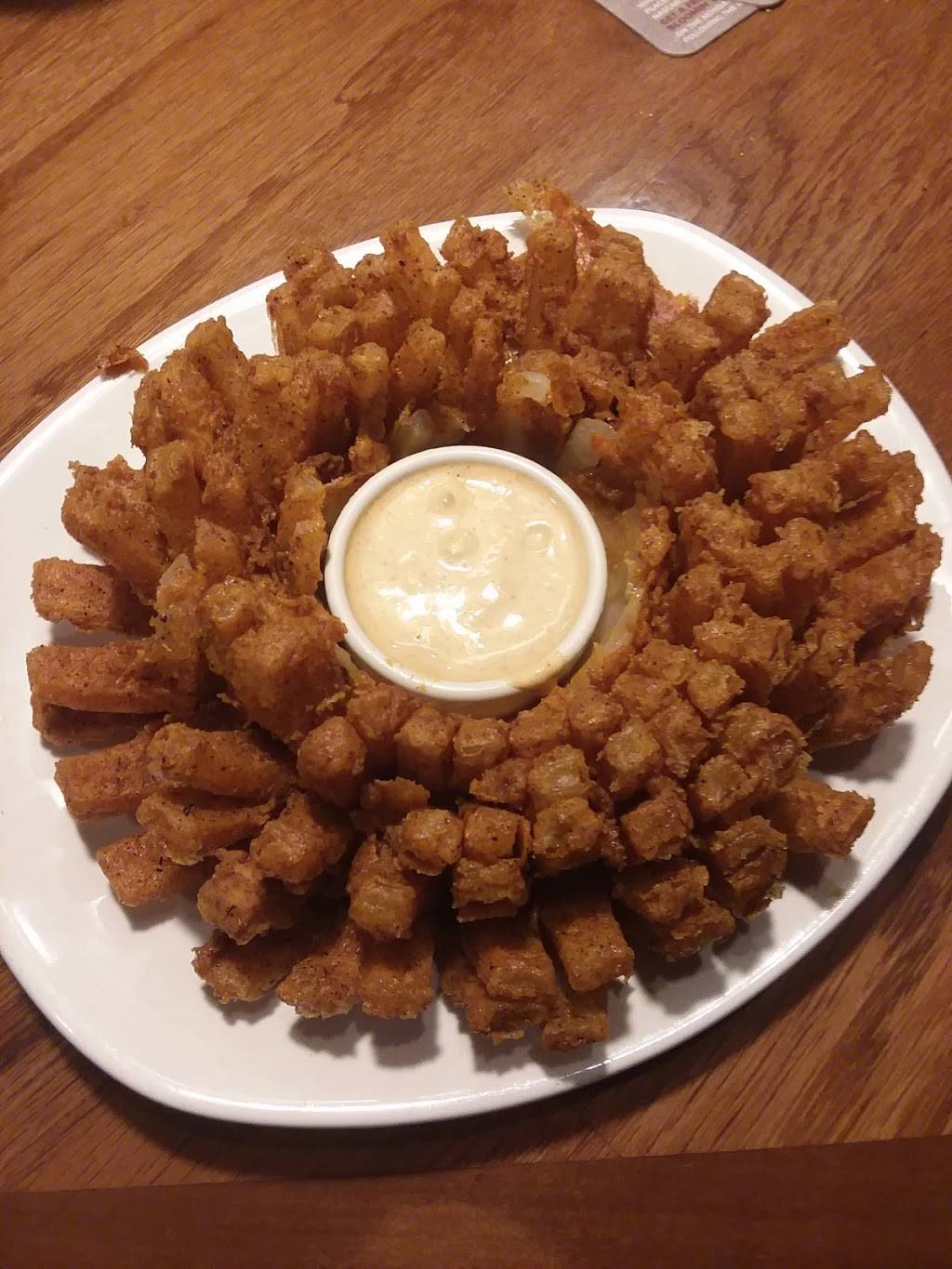 Outback Steakhouse | restaurant | 145 Pelham St # 147, Methuen, MA 01844, USA | 9786861122 OR +1 978-686-1122