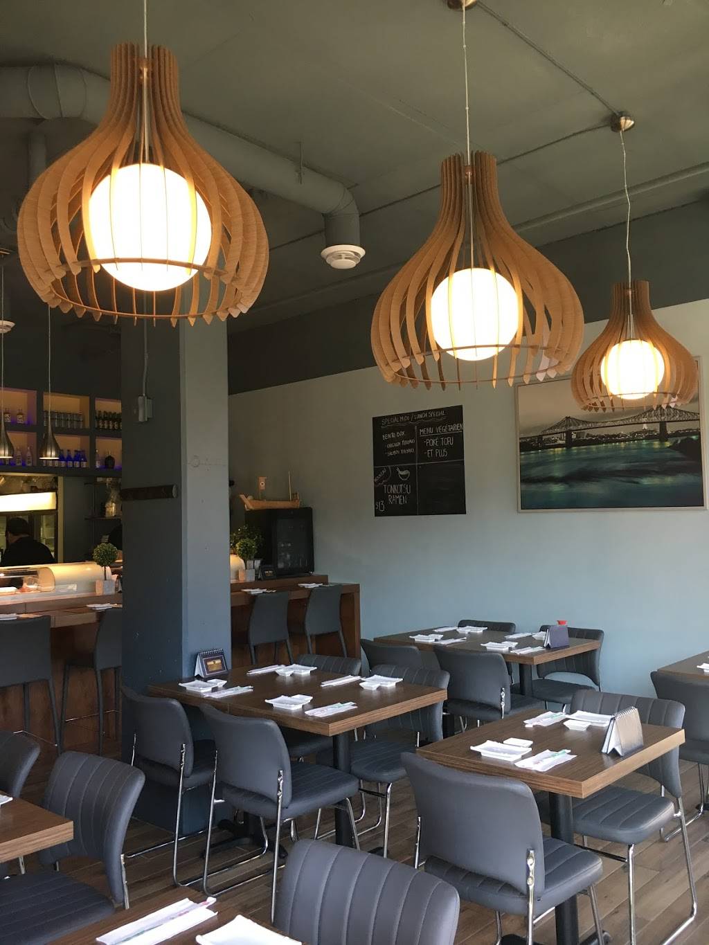 Sushi Newtown | restaurant | 311 Rue de la Montagne, St, Montreal, QC H3C 0R6, Canada | 5143794788 OR +1 514-379-4788