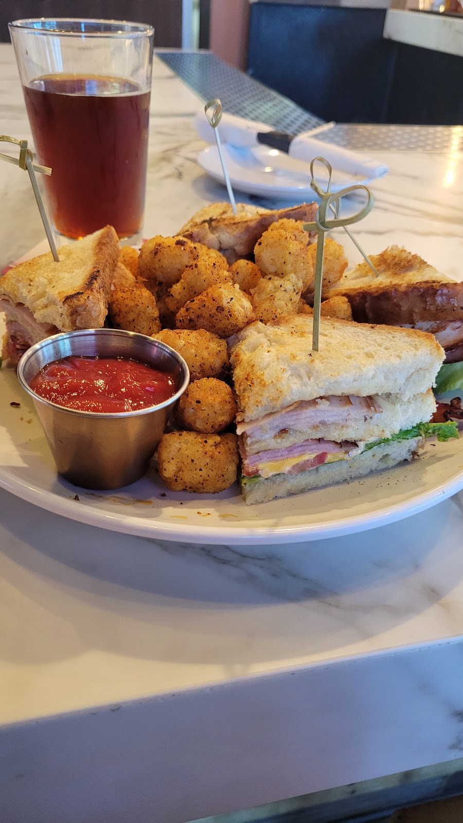 Sylvan Avenue Tavern | restaurant | 1888 Sylvan Ave Suite F250, Dallas, TX 75208, USA | 9729134114 OR +1 972-913-4114