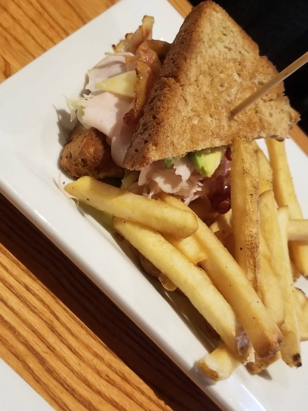 Chilis Grill & Bar | meal takeaway | 3199 Zinfandel Dr, Rancho Cordova, CA 95670, USA | 9166351621 OR +1 916-635-1621