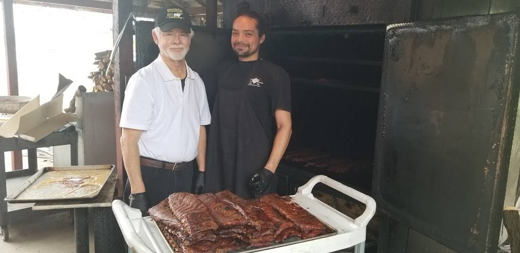 Bubbas Bar-B-Q & Steakhouse | restaurant | 210 S, Interstate Highway 45, Ennis, TX 75119, USA | 9728750036 OR +1 972-875-0036