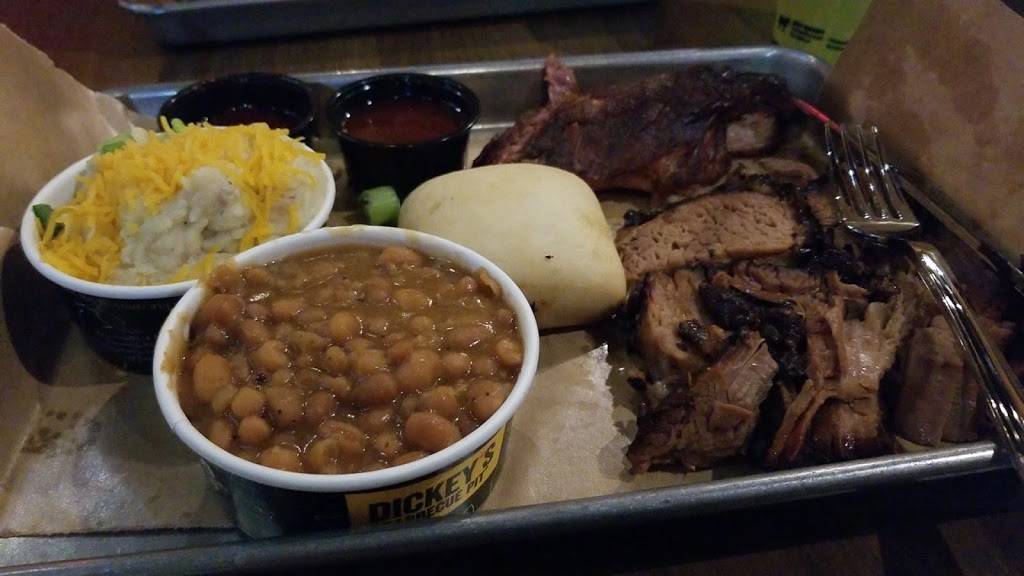 Dickeys Barbecue Pit | restaurant | 227 E Main St, Visalia, CA 93291, USA | 5597321510 OR +1 559-732-1510