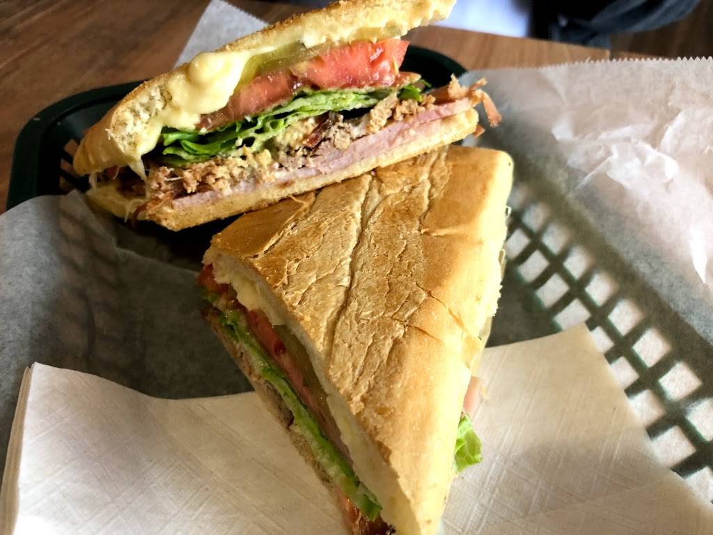 El Tipico Criollo | restaurant | 4721 Normandy Dr, Tampa, FL 33615, USA | 8137708458 OR +1 813-770-8458