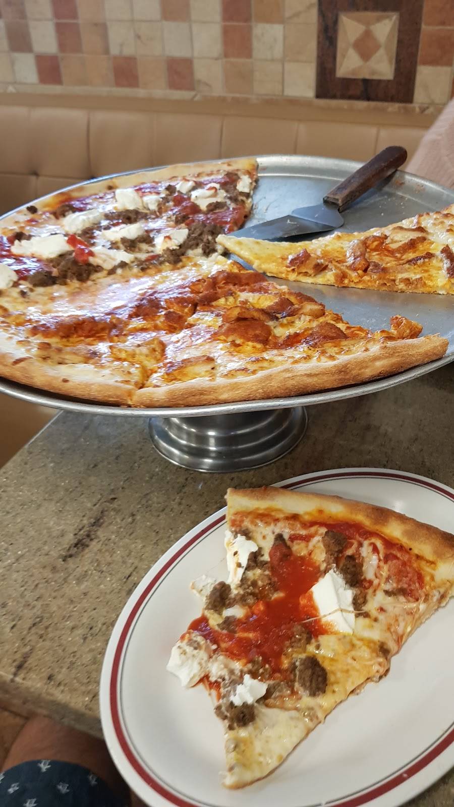 Strombolis Pizza | restaurant | 801 S University Dr, Plantation, FL 33324, USA | 9544722167 OR +1 954-472-2167