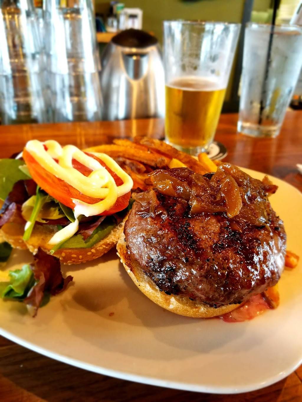 The Boat House Restaurant | restaurant | 2 Johnson St, Winona, MN 55987, USA | 5074746550 OR +1 507-474-6550