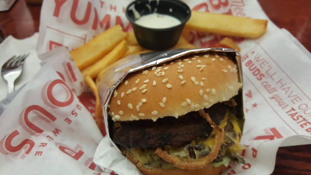 Red Robin Gourmet Burgers and Brews | restaurant | 9050 SW 136th St, Miami, FL 33176, USA | 3052515270 OR +1 305-251-5270