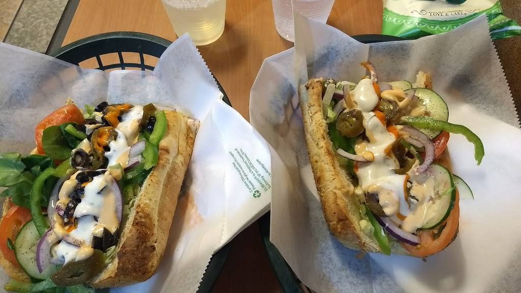 Subway | meal takeaway | 120 S State St Unit 1, Chicago, IL 60603, USA | 3124251601 OR +1 312-425-1601