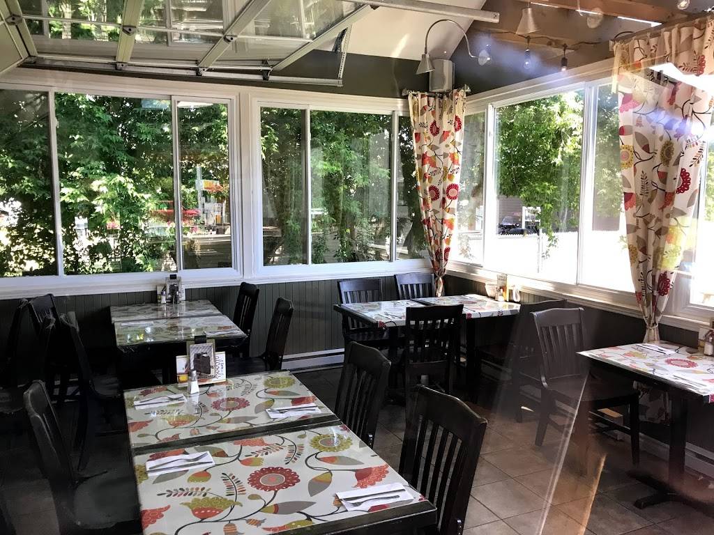 Au Petit Relais | restaurant | 1242 Rue Principale, Batiscan, QC G0X 1A0, Canada | 4183620335 OR +1 418-362-0335