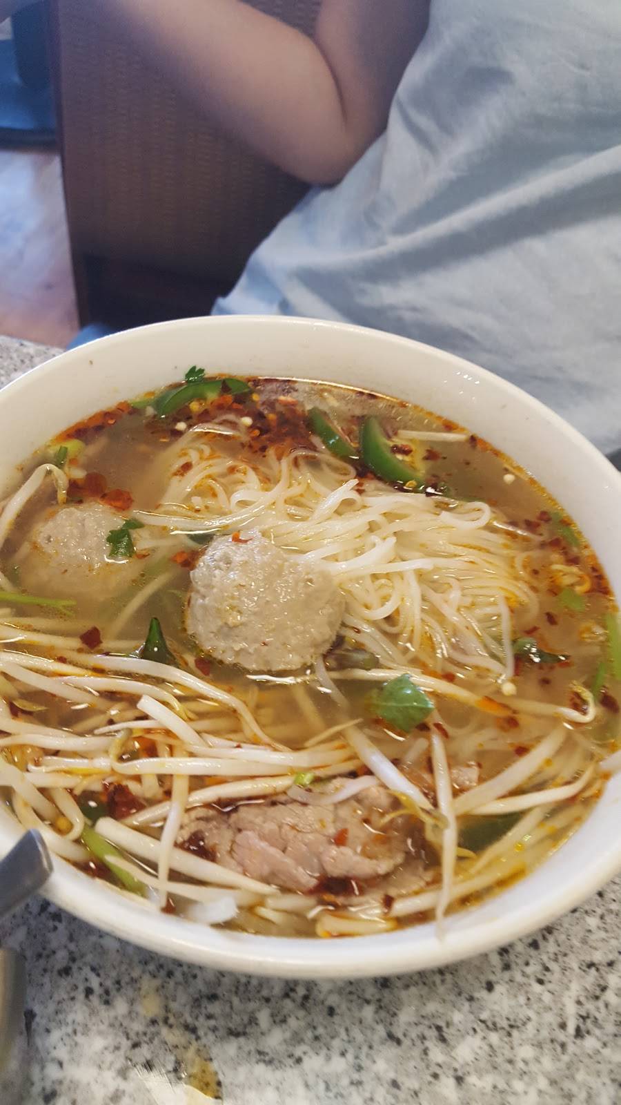 King Pho | restaurant | 5414 W Devon Ave, Chicago, IL 60646, USA | 2242364566 OR +1 224-236-4566