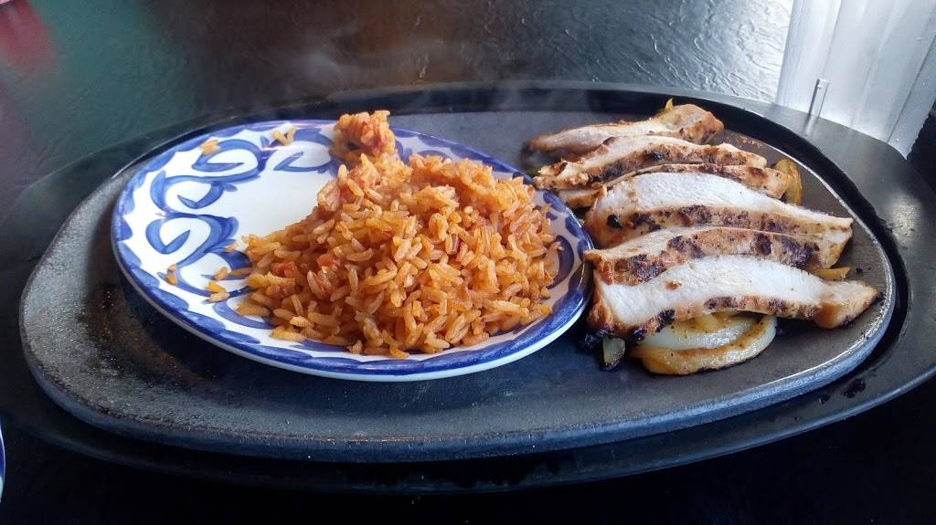 Chevys Fresh Mex | restaurant | 1890 Powell St, Emeryville, CA 94608, USA | 5106538210 OR +1 510-653-8210