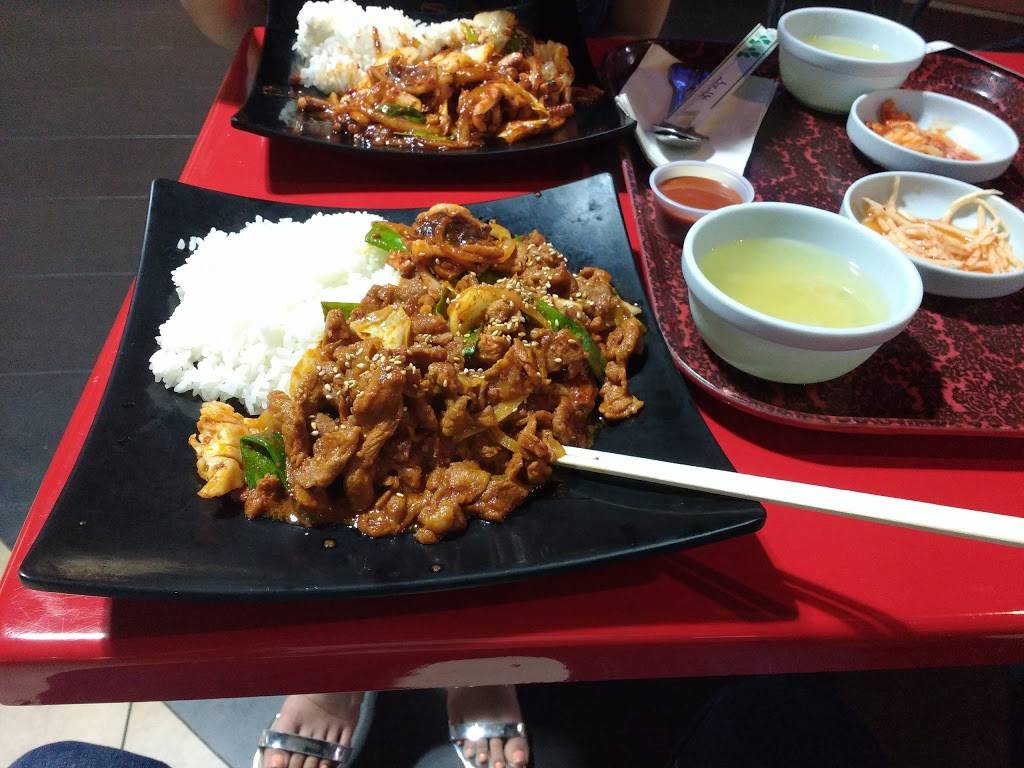 HomeTown | restaurant | 3301 184th St SW, Lynnwood, WA 98037, USA | 4255822691 OR +1 425-582-2691