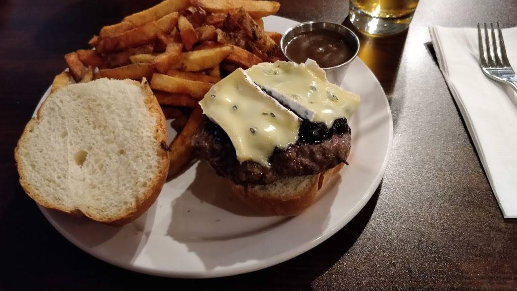 The Bent Elbow | restaurant | 2880 King St E, Kitchener, ON N2A 1A7, Canada | 5192080202 OR +1 519-208-0202