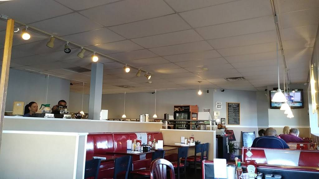 Route 352 Diner | restaurant | 4233 Edgmont Ave, Brookhaven, PA 19015, USA | 6108720212 OR +1 610-872-0212