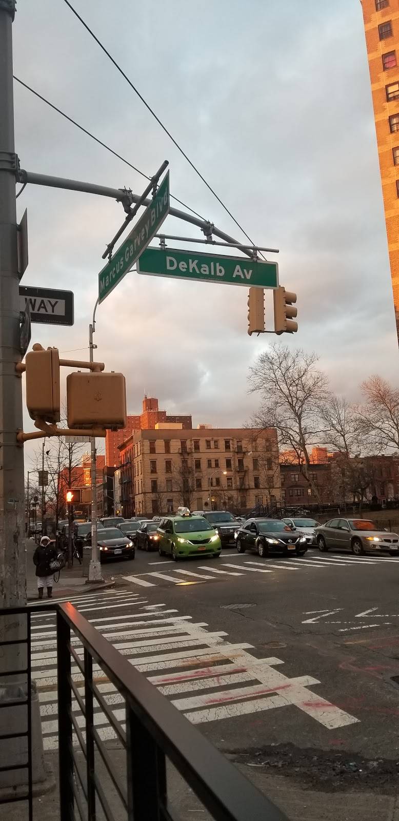 Crown Fried Chicken | meal takeaway | 167 Marcus Garvey Blvd, Brooklyn, NY 11221, USA | 3472953799 OR +1 347-295-3799