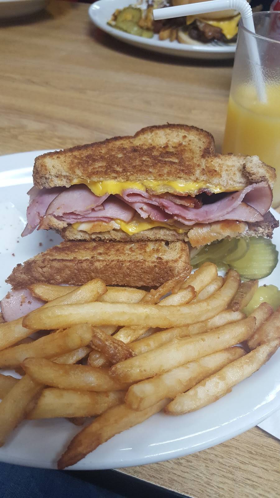 7 Stars Family Restaurant - Clear Lake | restaurant | 2309 3rd Ave S, Clear Lake, IA 50428, USA | 6412318026 OR +1 641-231-8026