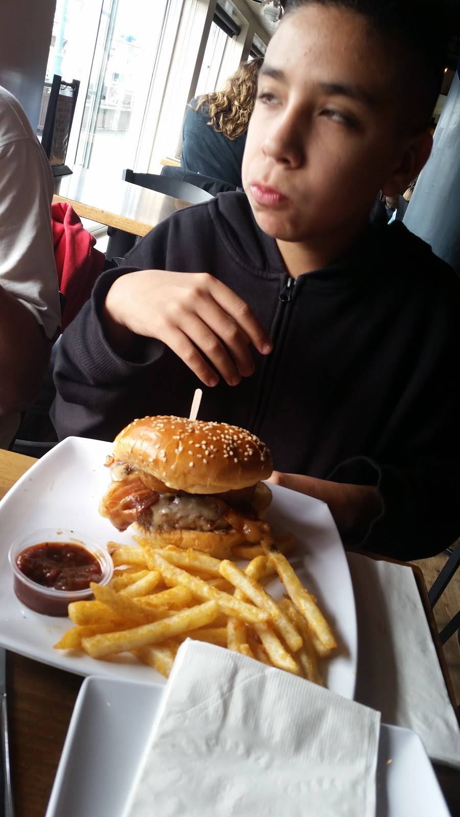 The Slip Bar and Eatery | restaurant | 120 N. International Boardwalk, Redondo Beach, CA 90277, USA | 3103768910 OR +1 310-376-8910