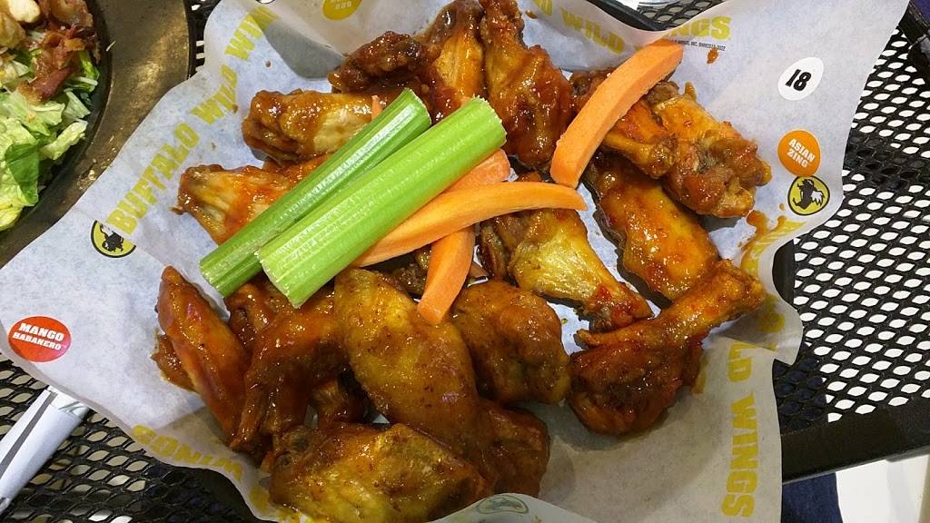Buffalo Wild Wings | restaurant | 4640 Palisades Center Dr W, West Nyack, NY 10994, USA | 8454807344 OR +1 845-480-7344