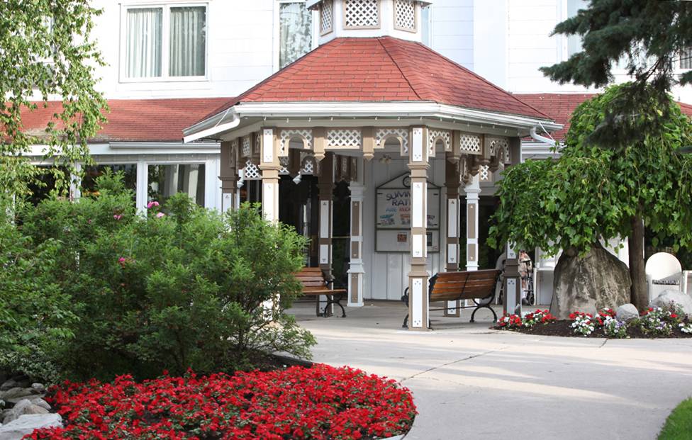 Fern Resort | restaurant | 4432 Fern Resort Rd, Ramara, ON L3V 0L1, Canada | 8005673376 OR +1 800-567-3376