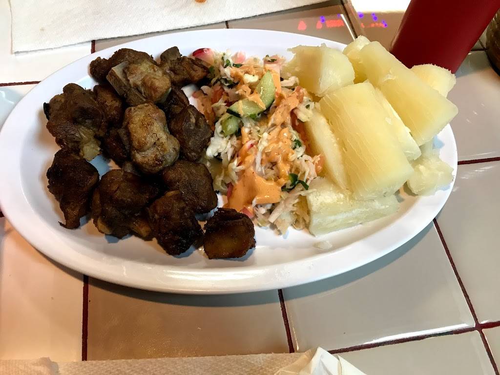 Restaurante y pupuseria las comadres LLC | restaurant | 2747 Clyde Park Ave SW, Wyoming, MI 49509, USA | 6168053341 OR +1 616-805-3341