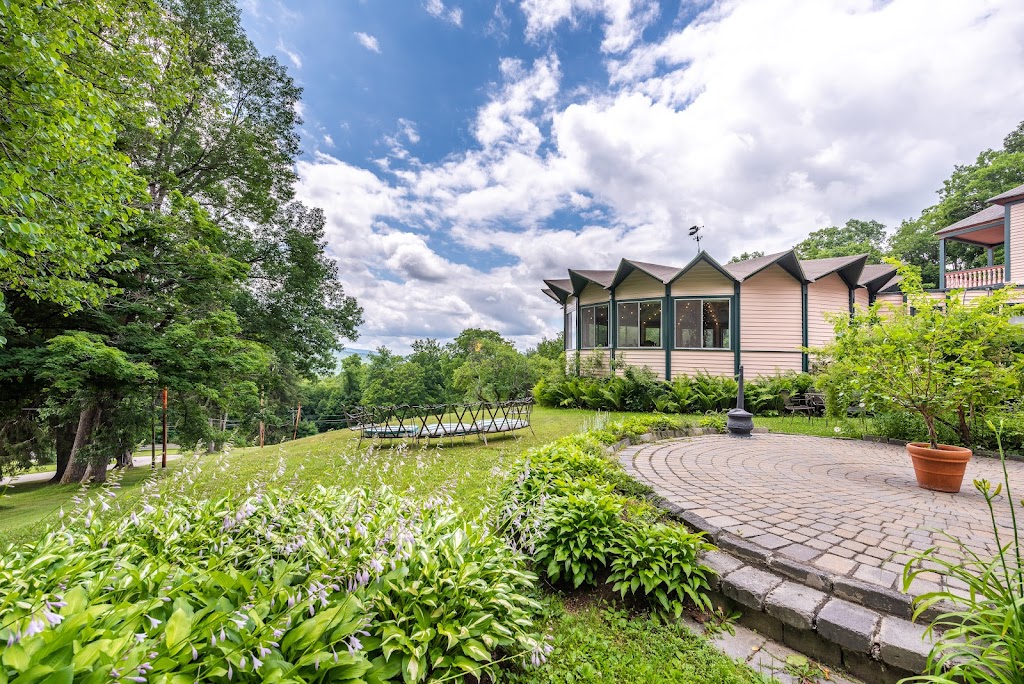 Bellflower Restaurant and Terrace | restaurant | 10 Richmond Mountain Rd, Lenox, MA 01240, United States | 4132008456 OR +1 413-200-8456