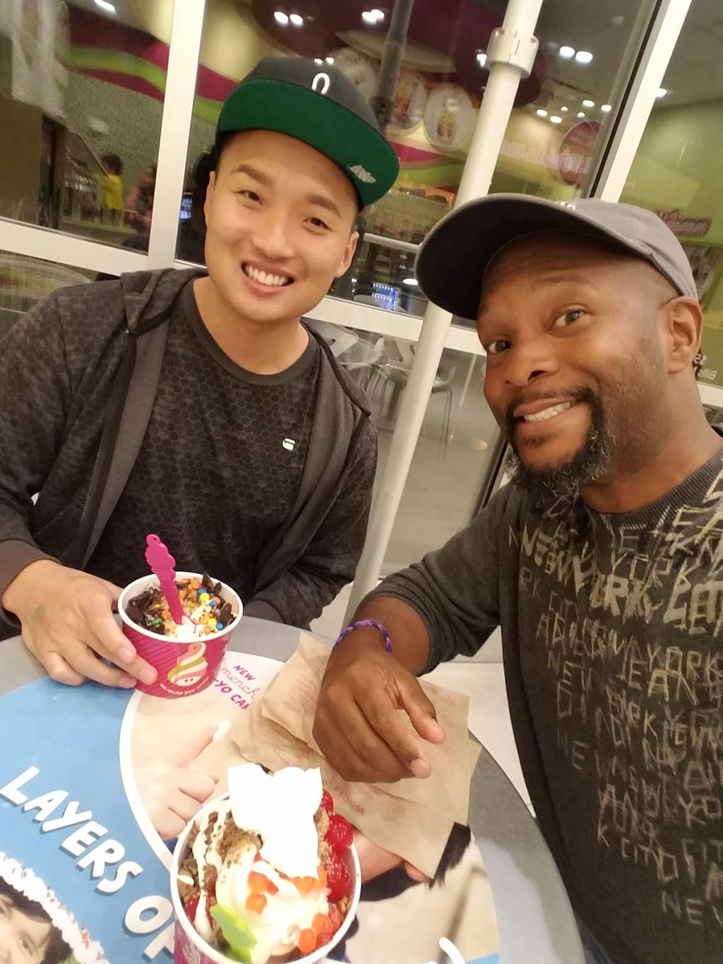 Menchies Frozen Yogurt | bakery | 2105 Ingersoll Ave, Des Moines, IA 50312, USA | 5152883410 OR +1 515-288-3410