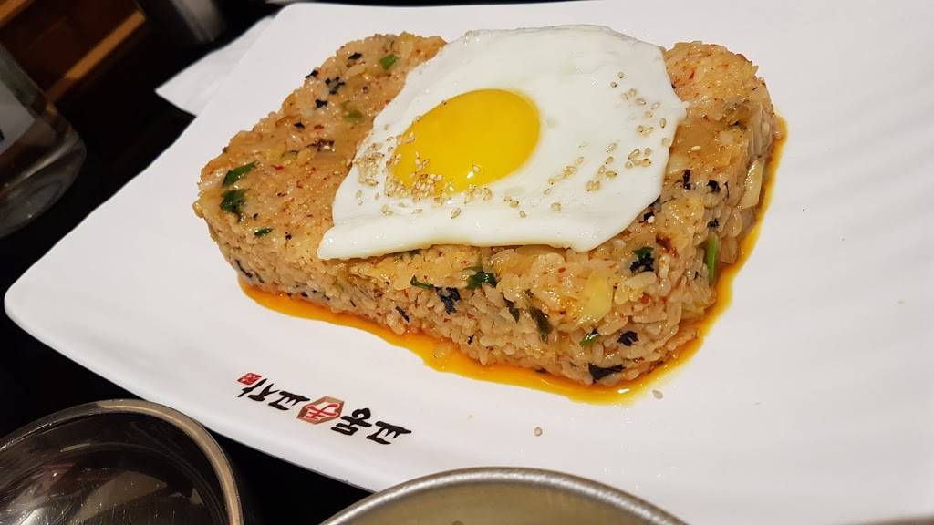 Sikgaek Korean Noodle | restaurant | 800 Dundas St E, Mississauga, ON L4Y 2B6, Canada | 4168051452 OR +1 416-805-1452