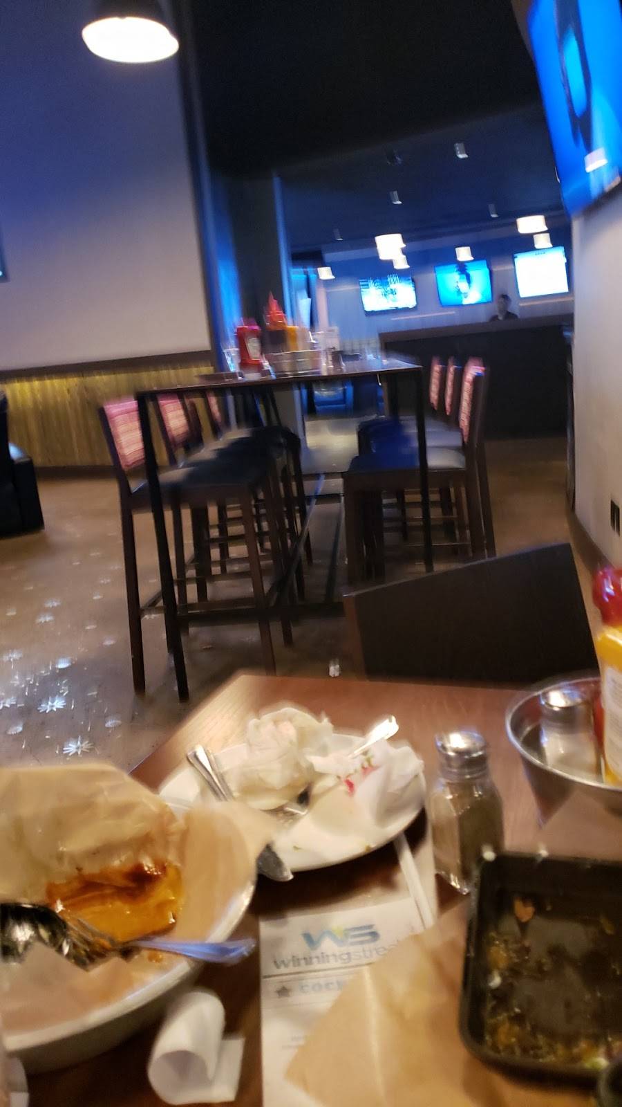 Winning Streaks | restaurant | One Riverboat Dr, North Kansas City, MO 64116, USA | 8168897009 OR +1 816-889-7009