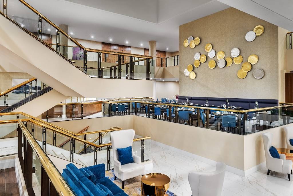 Crosswinds Restaurant and Bar | restaurant | 950 Dixon Rd, Etobicoke, ON M9W 5N4, Canada | 4166759444 OR +1 416-675-9444