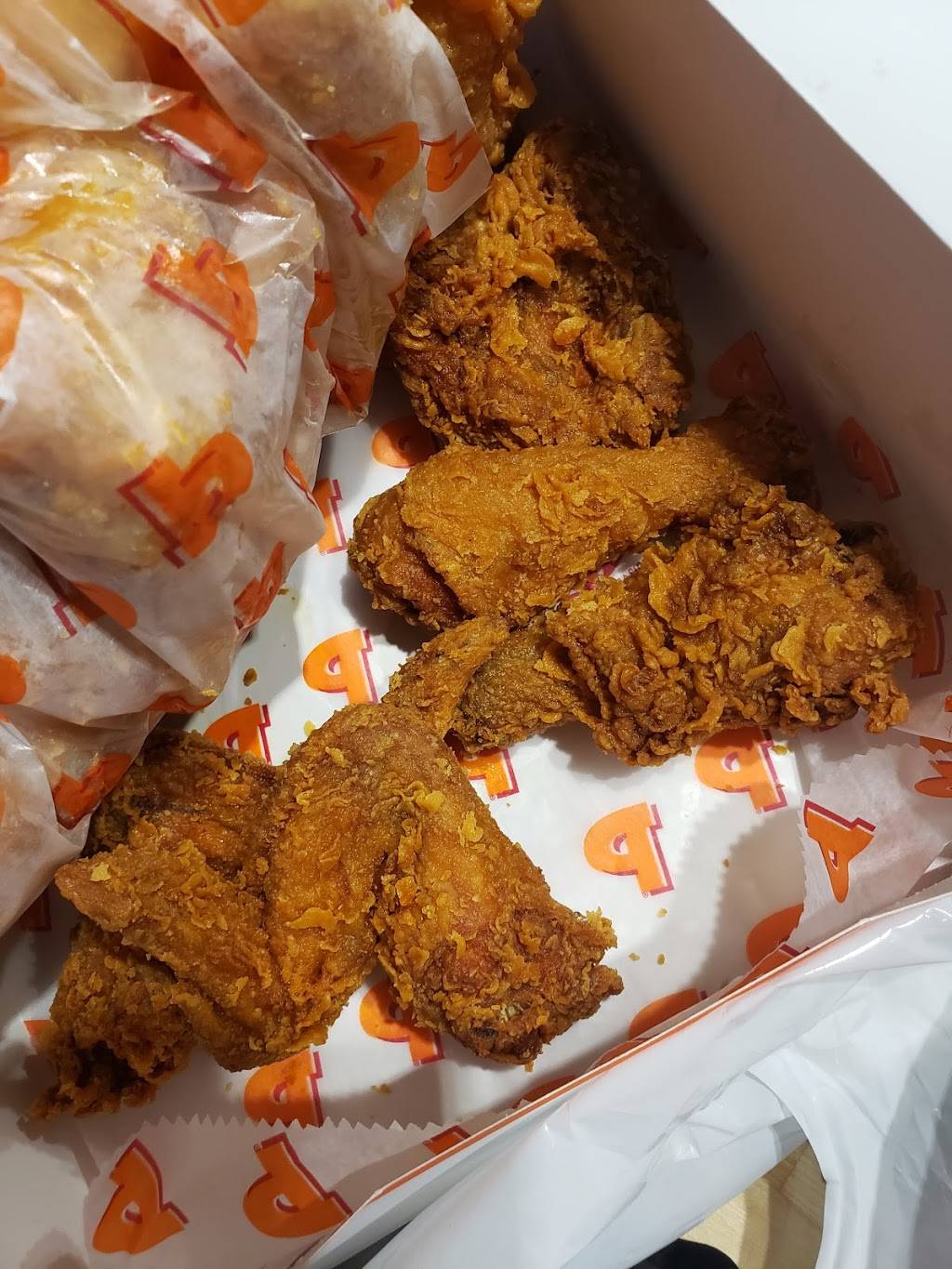 Popeyes Louisiana Kitchen | restaurant | 1711 Main St W, Hamilton, ON L8S 1G5, Canada | 9055282222 OR +1 905-528-2222