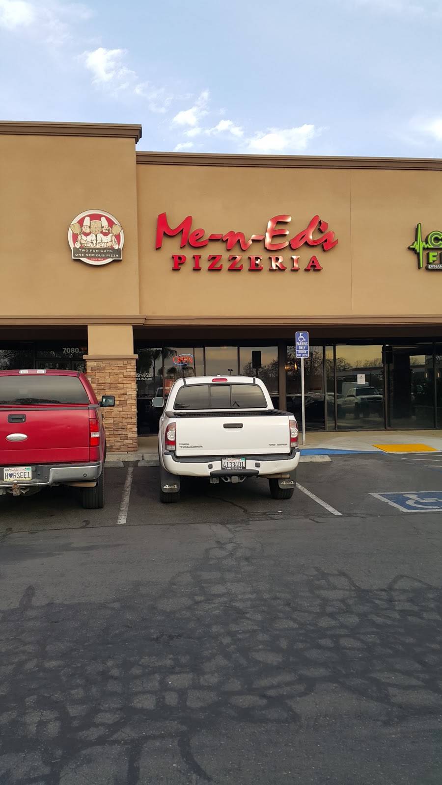 Me-n-Eds Pizzeria | restaurant | 7080 N Cedar Ave, Fresno, CA 93720, USA | 5592987824 OR +1 559-298-7824
