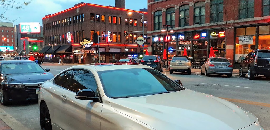 The District Bar And Grill | restaurant | 216 Court Ave #101, Des Moines, IA 50309, USA | 5152440193 OR +1 515-244-0193