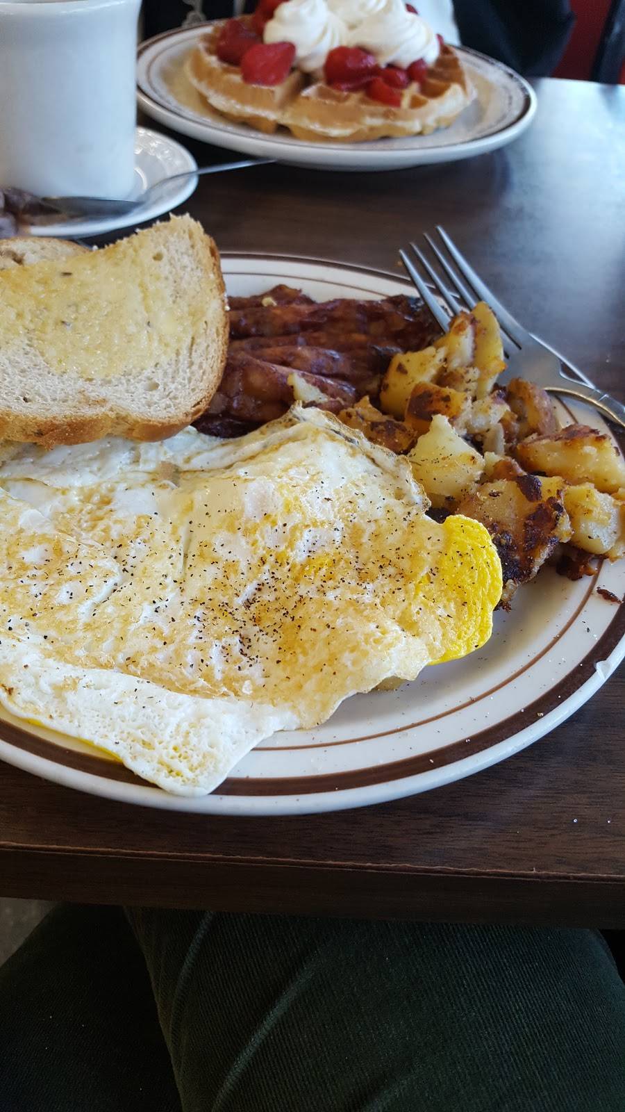 Pabas Restaurant | restaurant | 1215 Thomaston Ave, Waterbury, CT 06704, USA | 2037538545 OR +1 203-753-8545