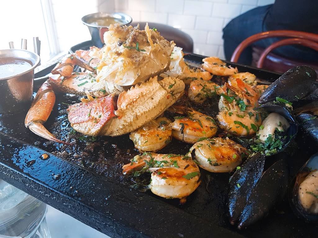 Crab House at Pier 39 | restaurant | 203 C Pier 39, San Francisco, CA 94133, United States | 4156512574 OR +1 415-651-2574