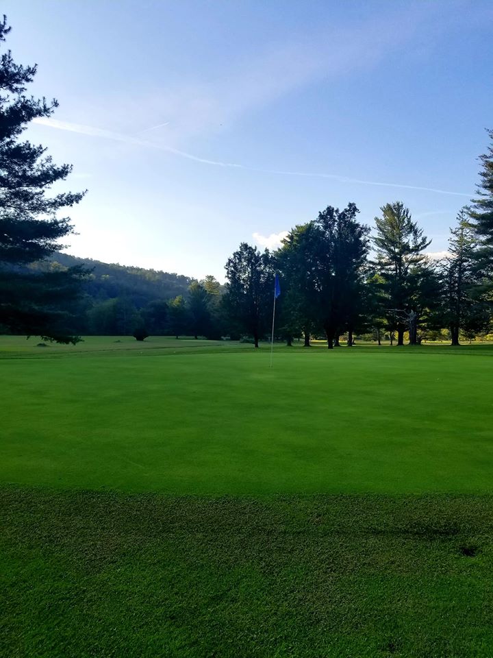 Willow Wood Country Club | restaurant | 171 Elks Dr, Hinton, WV 25951, USA | 3044663220 OR +1 304-466-3220