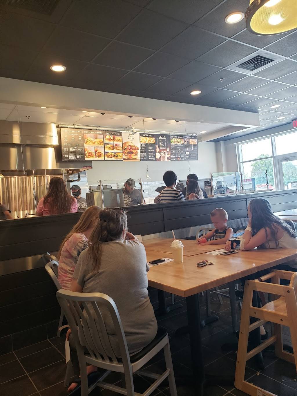 Wayback Burgers | restaurant | 2680 Opitz Blvd, Woodbridge, VA 22192, USA | 7032580305 OR +1 703-258-0305