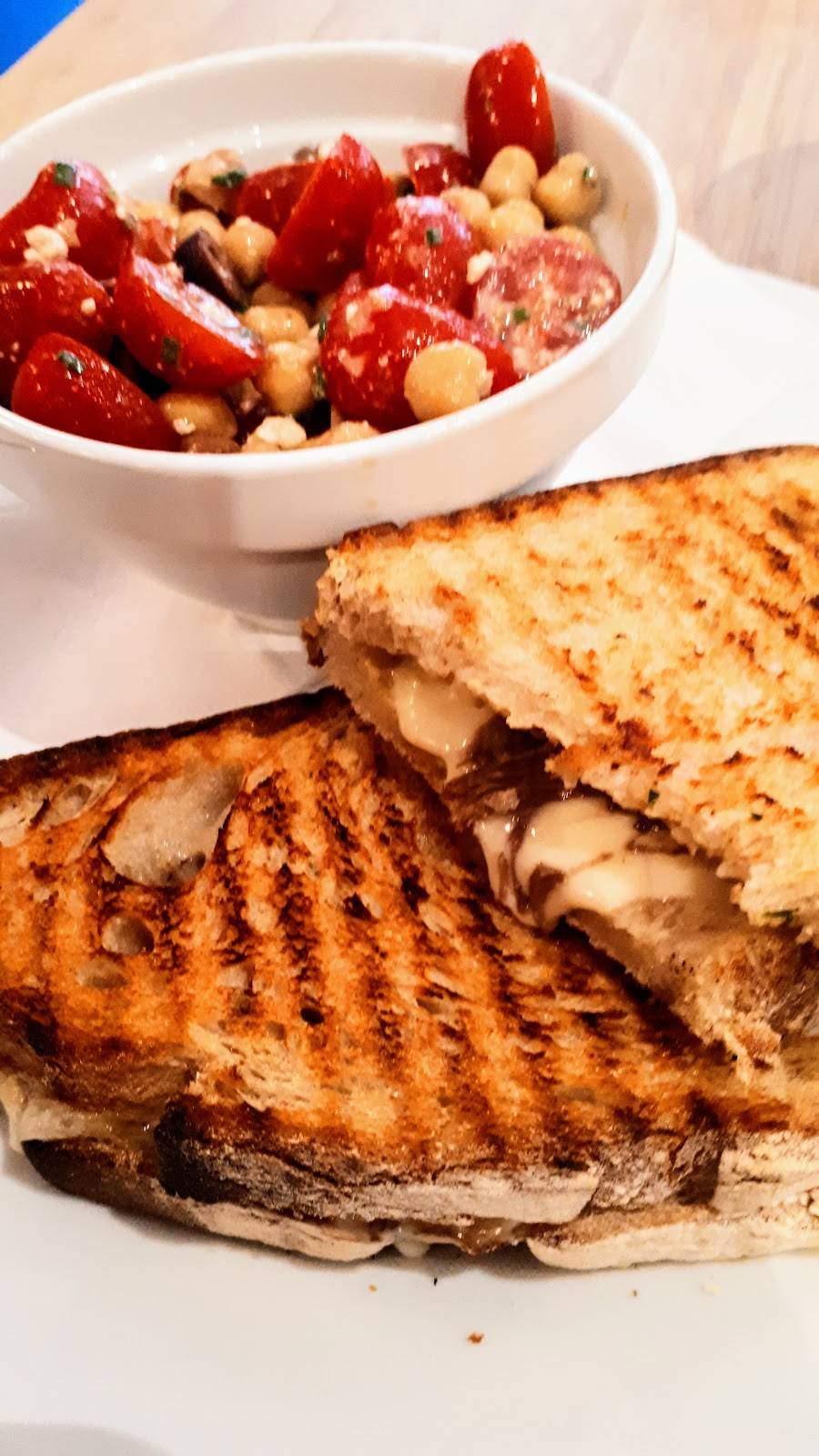 Station W | cafe | 3852 Rue Wellington, Verdun, QC H4G 3M6, Canada | 5145089768 OR +1 514-508-9768