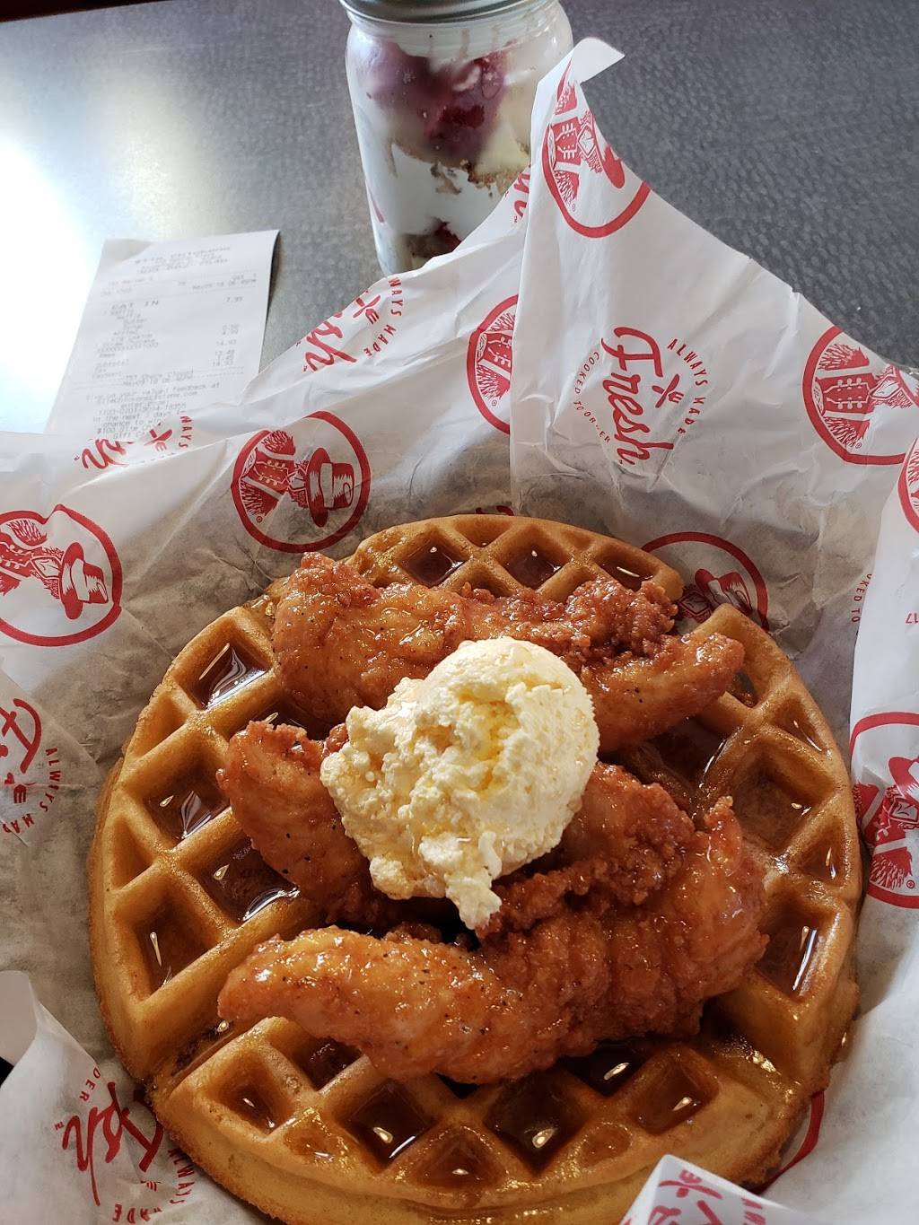 Slim Chickens | restaurant | 1515 N Veterans Pkwy, Bloomington, IL 61704, USA | 3096627546 OR +1 309-662-7546