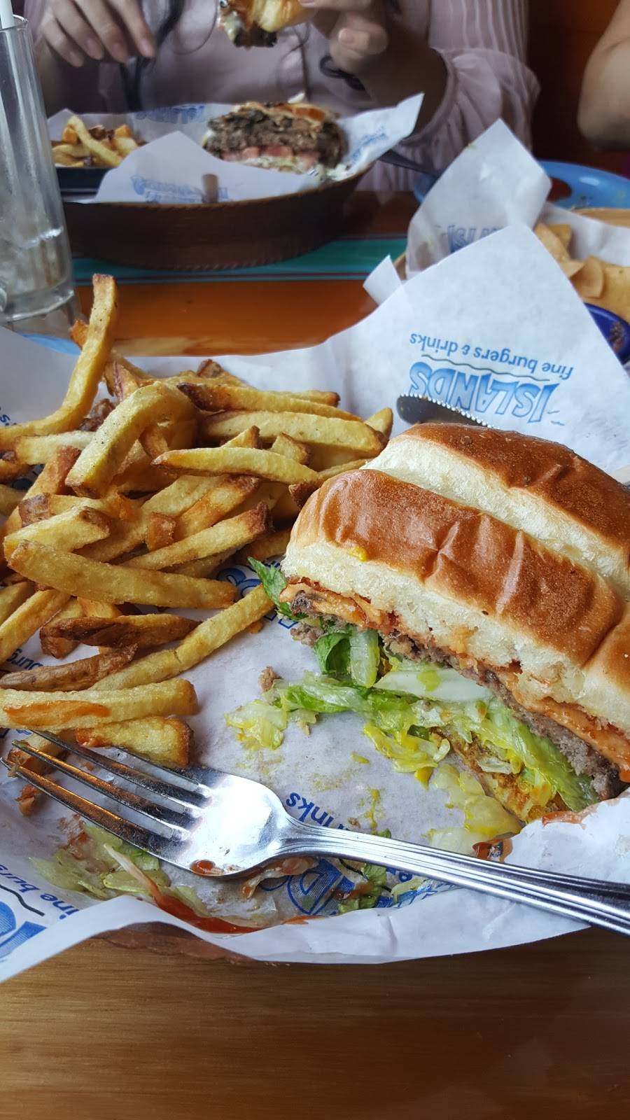 Islands Restaurant Newport Beach | restaurant | 1380 Bison Ave, Newport Beach, CA 92660, USA | 9492190445 OR +1 949-219-0445