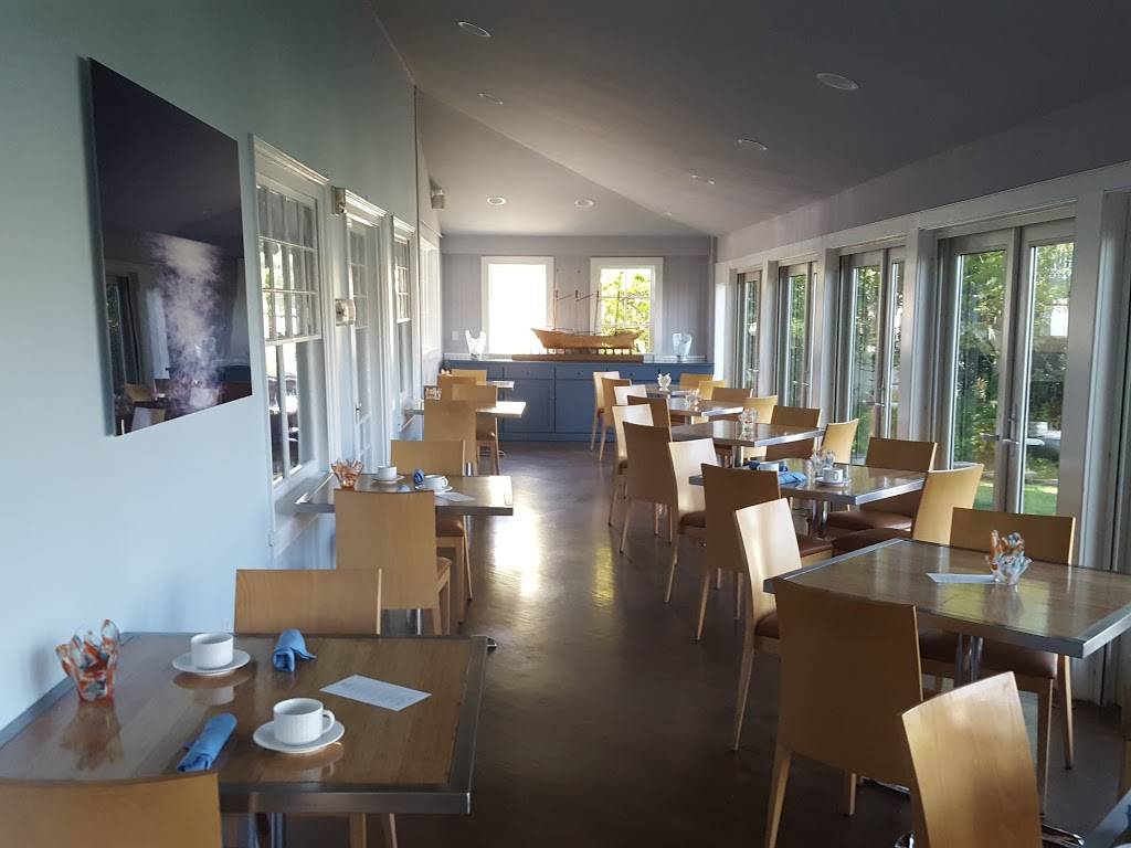 Stripers Waterside Restaurant | restaurant | 133 Ocean Ave, Kennebunkport, ME 04046, USA | 2079673118 OR +1 207-967-3118