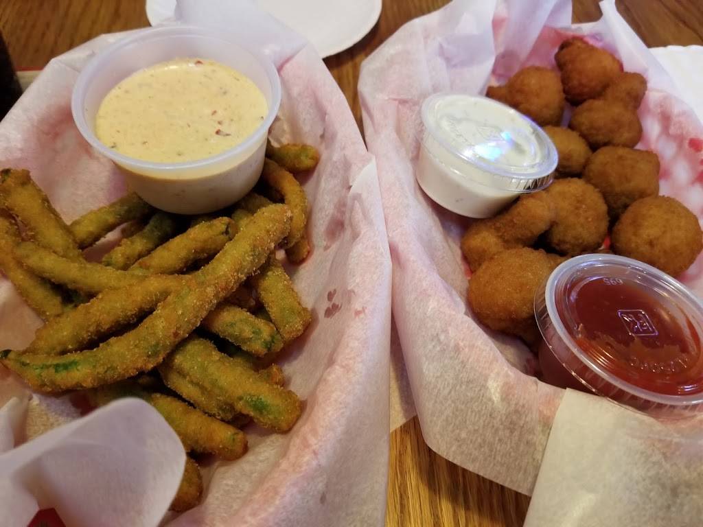 Silver Bullet | restaurant | 135 N Main St, East Peoria, IL 61611, USA | 3096940568 OR +1 309-694-0568